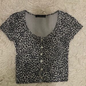 Brandy Melville Leopard Print Crop Top button